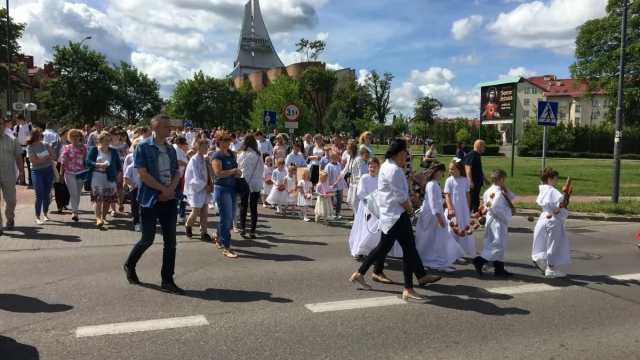 Tczew - Boże Ciało. Wierni na ulicach Tczewa