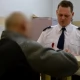 Tczew - Poszukiwany listem gończym przed mundurowymi schował się w szafie