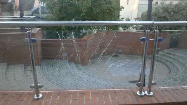 Tczew - Potłukł szyby, ale wpadł  - dzięki kamerom