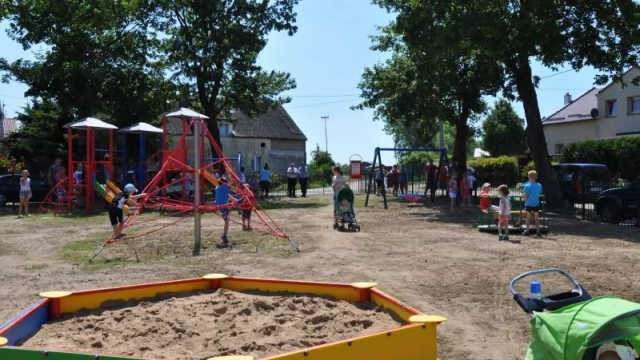 Tczew - Nowy plac zabaw w Dąbrówce