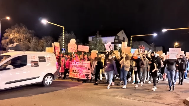 Tczew - Protesty ws. aborcji nie ustają. "Wybaczcie utrudnienia, Tczew ma rząd do obalenia" [FILM]