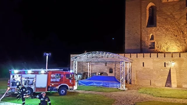 Tczew - Pożar na zamku w Gniewie. Dzięki strażakom nie wybuchły butle z gazem