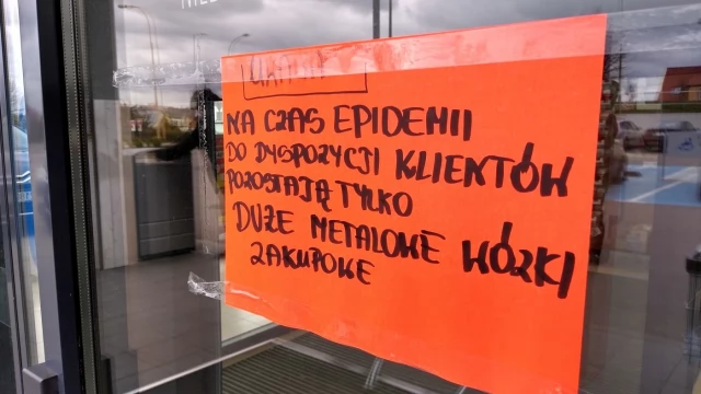 Tczew - Kolejki przed sklepami po wprowadzeniu nowych przepisów