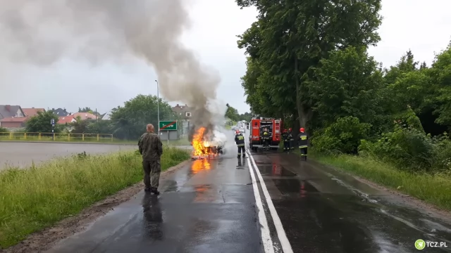 Tczew - Pożar samochodu na ul. Bałdowskiej koło Oerlikonu