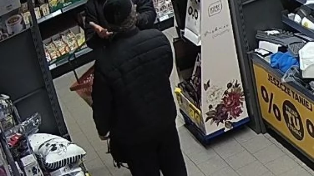 Tczew - Znasz tych mężczyzn? Szuka ich policja
