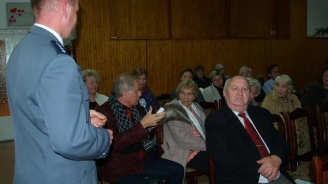 Tczew - Z seniorami o bezpieczeństwie. O co pytali policjantów?