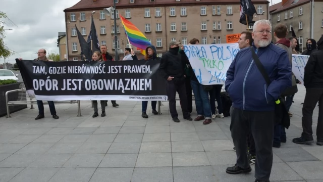 Tczew - Pikiety narodowców i środowisk antyfaszystowskich zakończyły się bijatyką