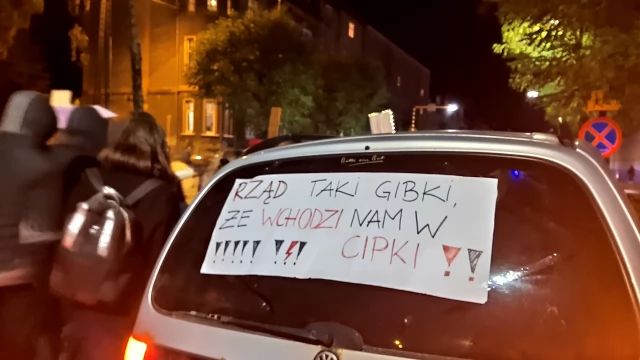 Tczew - Tczewianie znowu wyszli na ulice. #StrajkKobiet [WIDEO]