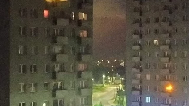 Tczew - Nocny pożar w wieżowcu. Płomienie buchały przez okno