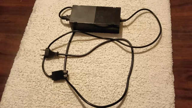 Tczew - Zasilacz do Xbox one