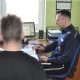 Tczew - Napadli na 2 sklepy z nożem i atrapą broni. Uciekali osobowym daewoo, ale wpadli