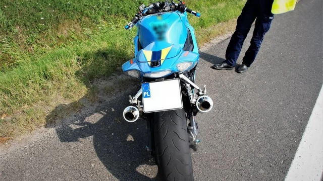 Tczew - Zderzenie podczas wyprzedzania. Policjanci apelują o ostrożność
