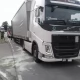 Tczew - Groźna kolizja na "22". Ważące 10 ton płyty uszkodziły naczepę