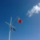 Tczew - Podarta i brudna flaga narodowa na flagsztoku przed Przystanią [aktualizacja]