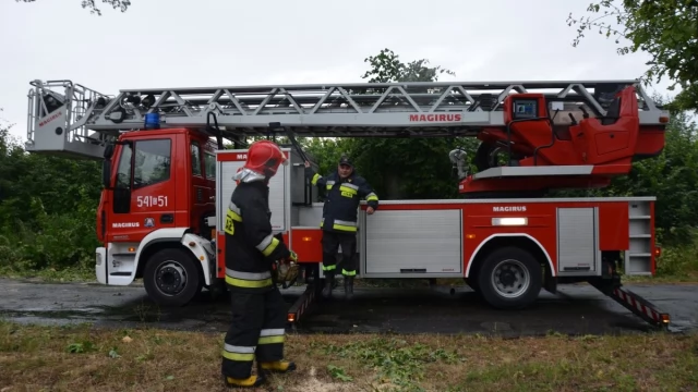 Tczew - Gwałtowne załamanie pogody - straż ma ręce pełne roboty [FOTO, WIDEO]