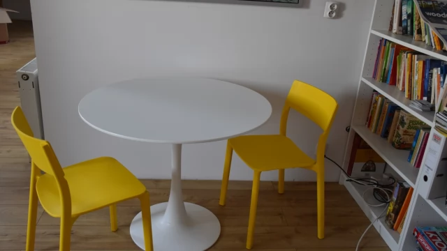 Tczew - Stół okrągły biały na jednej nodze