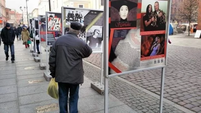 Tczew - Tczewska wystawa "Z dyskografii Grzegorza Ciechowskiego" w Toruniu