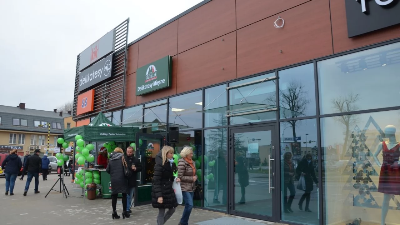 Tczew - Zakończyła się przebudowa minicentrum handlowego na  Suchostrzygach