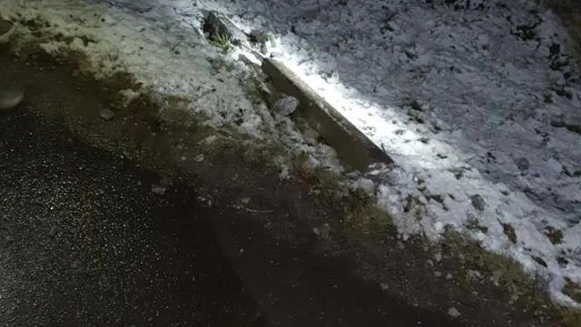 Tczew - Ktoś porzucił betonowy słup na środki "krajówki". Mogło dojść do tragedii...