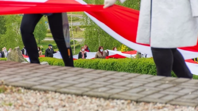 Tczew - Stumetrowa flaga na stulecie urodzin Jana Pawła II