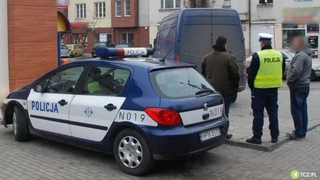 Tczew - Cofał i potrącił idącego chodnikiem 87-latka