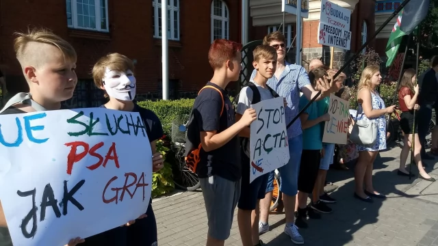 Tczew - Narodowcy i wolnościowcy protestowali przeciwko cenzurze internetu