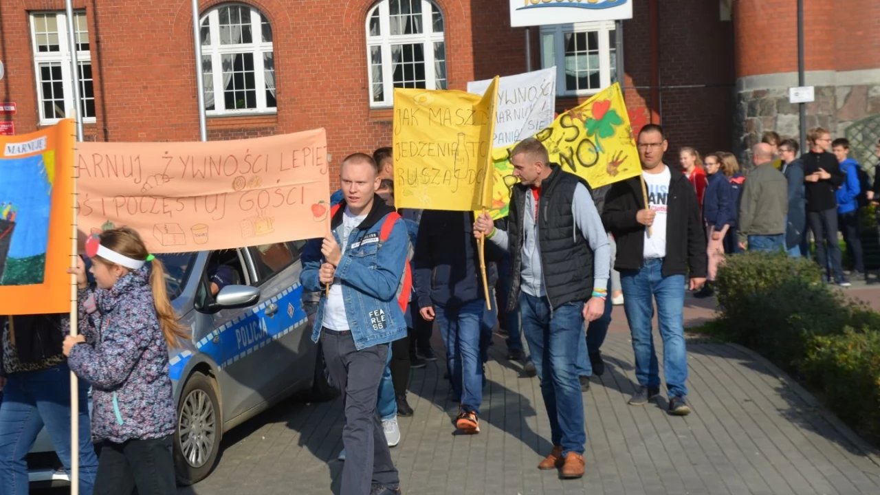 Tczew - Manifest przeciwko marnowaniu jedzenia w Tczewie