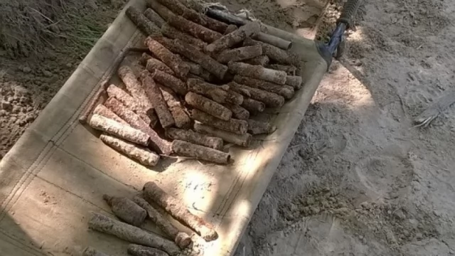 Tczew - Kilkadziesiąt pocisków artyleryjskich na prywatnej działce. Saperzy w akcji