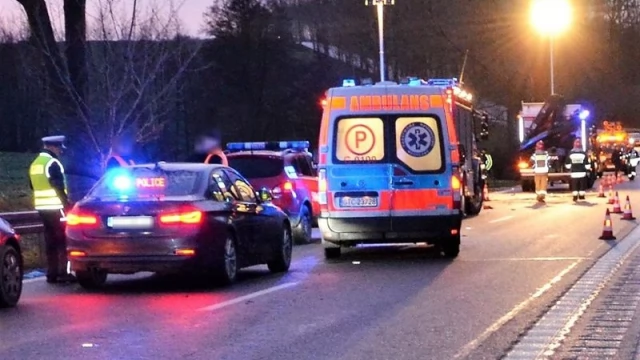 Tczew - Wypadek w Rudnie. Jedno z auto zjechało na przeciwny pas ruchu