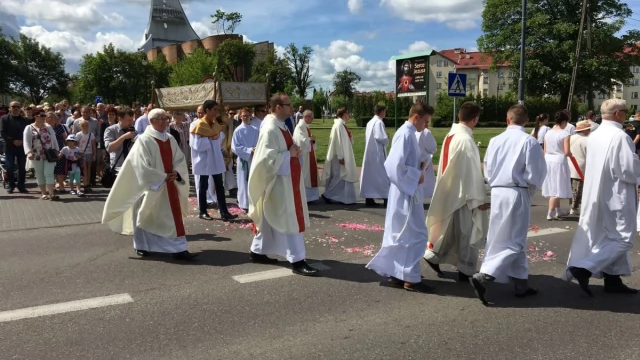 Tczew - Boże Ciało. Wierni na ulicach Tczewa