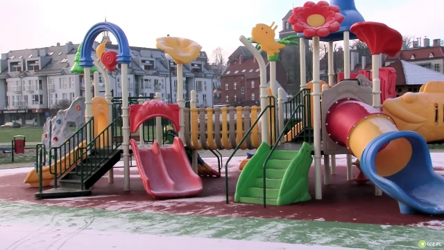 Tczew - Plac zabaw gotowy - dzieci na wózkach też nie będą się nudzić