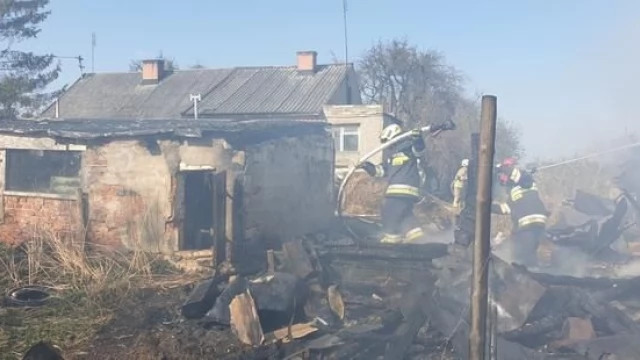 Tczew - Sześć zastępów straży gasiło pożar w Czarlinie