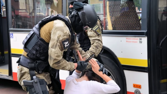 Tczew - Atak terrorystyczny na autobus - negocjacje przed ratuszem