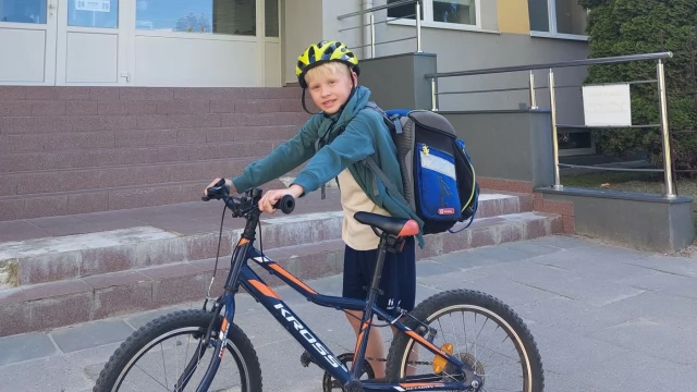 Tczew - Kampania MIŁO! w mieście - uczniowie i przedszkolaki na hulajnogach i rowerach