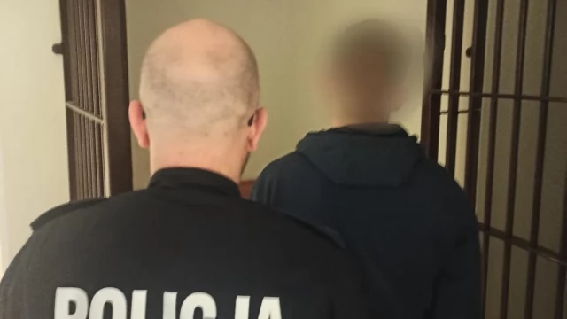 Tczew - Jeden schował narkotyki w kurtce, drugi w... bieliźnie