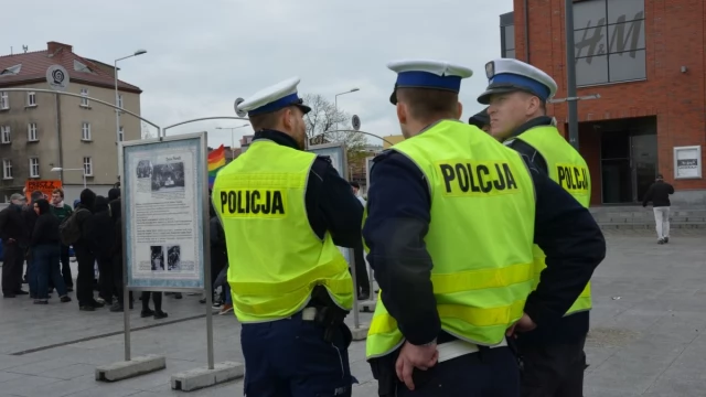 Tczew - Pikiety narodowców i środowisk antyfaszystowskich zakończyły się bijatyką