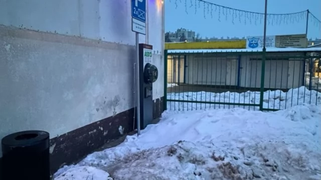 Tczew - Dostęp do defibrylatora na tczewskim "Manhatanie" zablokowany przez śnieg