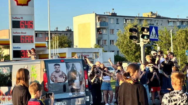 Tczew - Łatwogang przejechał przez Tczew w drodze po rekord i zdrowie dzieci!