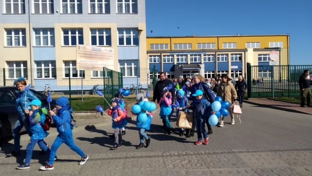 Tczew - Ulicami Tczewa przeszedł Marsz na Niebiesko