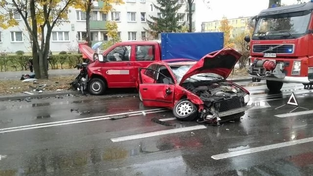 Tczew - Trzy auta zderzyły się na Wojska Polskiego. Są duże utrudnienia w ruchu