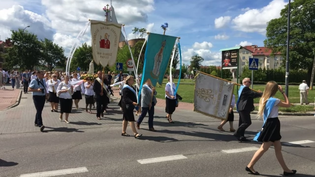 Tczew - Boże Ciało. Wierni na ulicach Tczewa