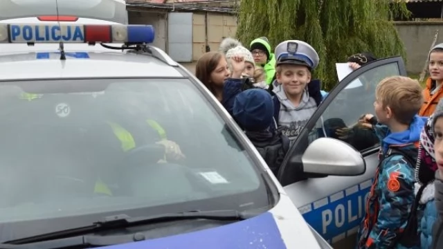 Tczew - Uczniowie z wizytą na komendzie