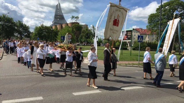 Tczew - Boże Ciało. Wierni na ulicach Tczewa
