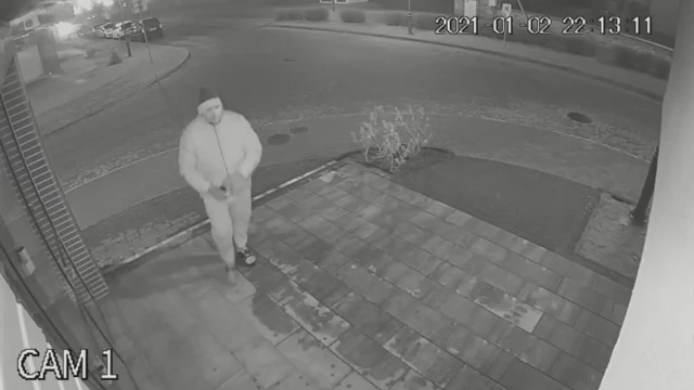 Tczew - Policjanci poszukują sprawcy uszkodzenia mienia