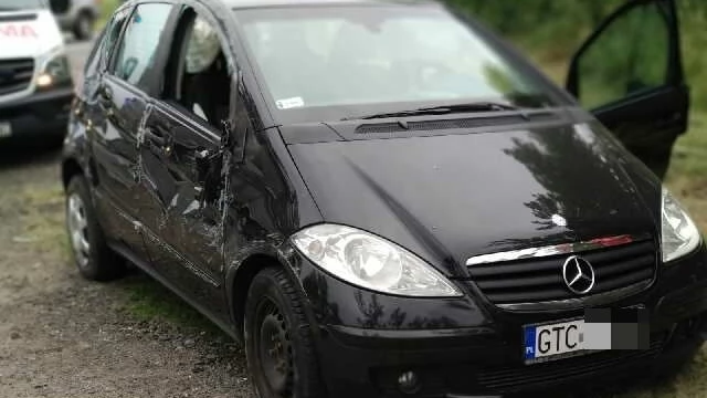 Tczew - Wypadek na "berlince". Jedno z aut dachowało