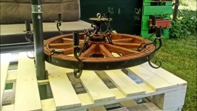 Tczew - Żyrandol koło od wozu antyk