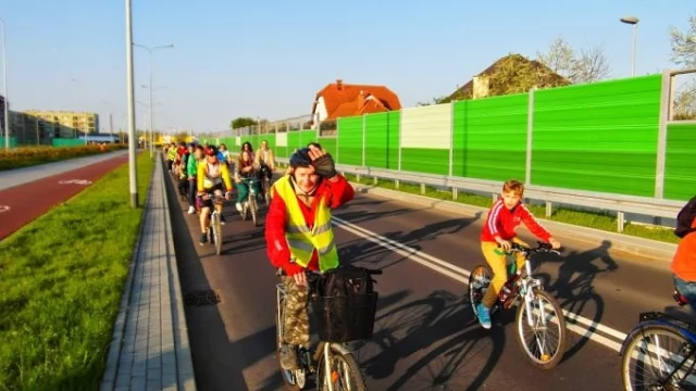 Tczew - Tczewska Masa Krytyczna - rowerzyści przekonywali do dwóch kółek