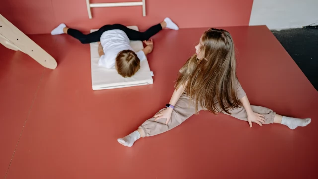 Tczew - Jak treningi cheerleaderskie i akrobatyka kształtują prawidłową postawę u dzieci?