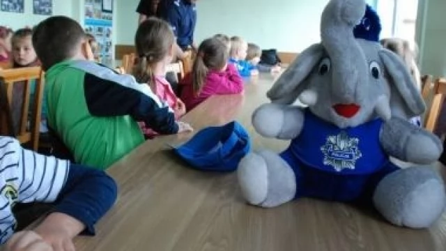 Tczew - Przedszkolaki podglądały pracę policjantów