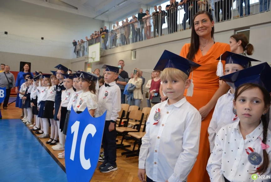 Tczew - Pasowanie na ucznia w Szkole Podstawowej nr 4